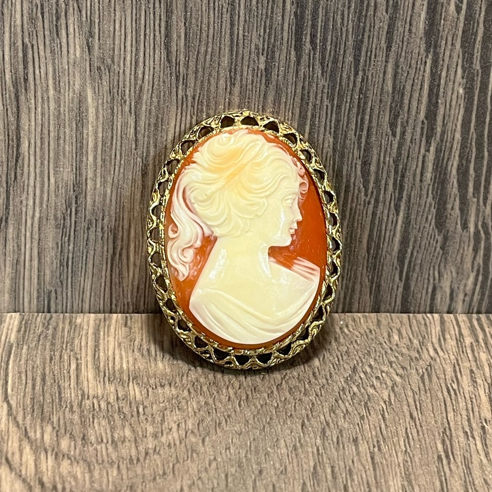 Vintage Gold Cameo Brooch